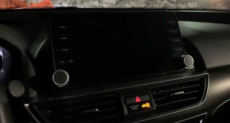 How to Fix Apple CarPlay Black Screen